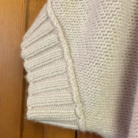 Kenzie Mixed Fabric Cable Knit Pink V-neck Sweater Medium - Picture 7 of 11